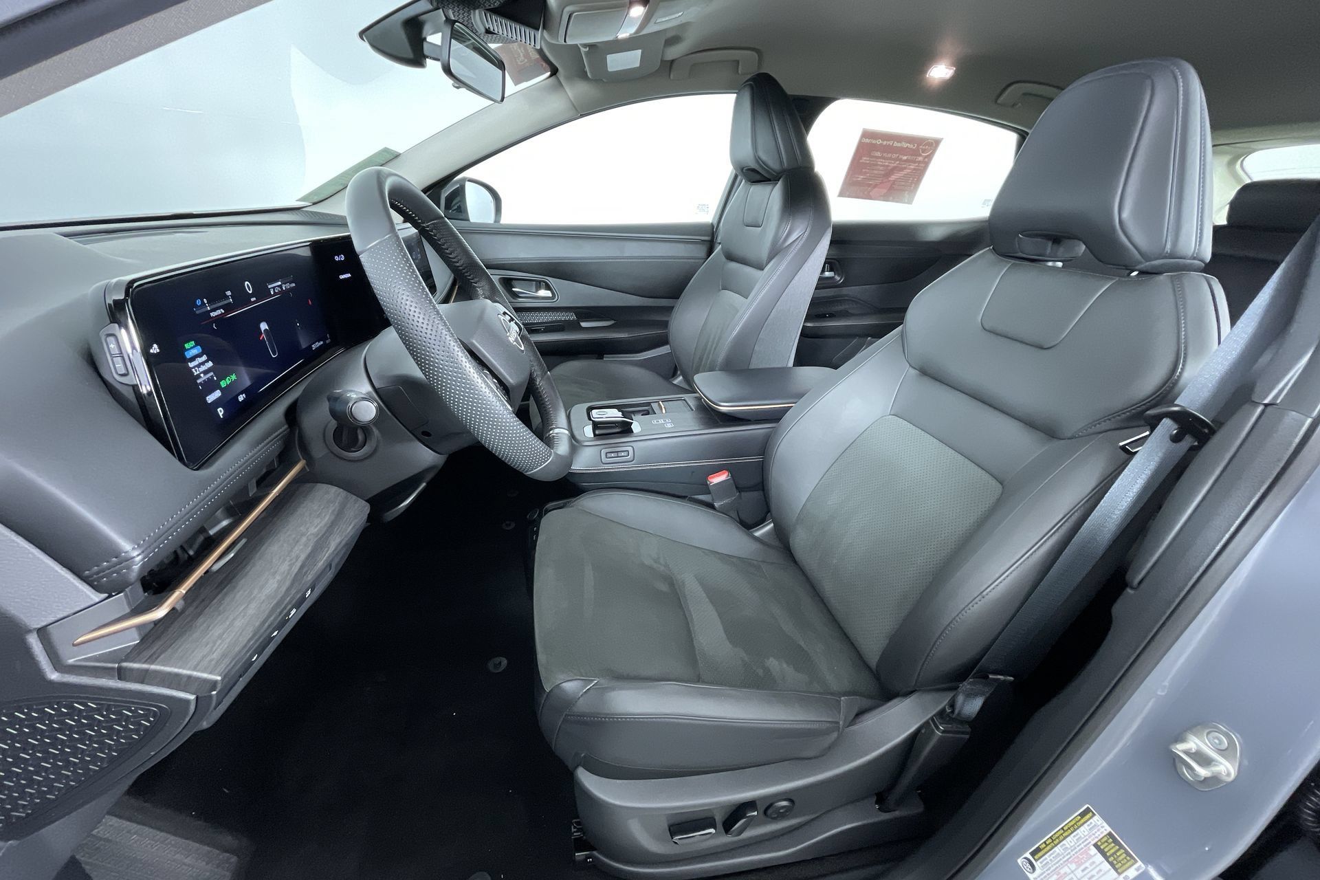 Used 2024 Nissan Ariya AWD image 15