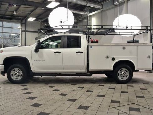Used 2024 Chevrolet Silverado 2500 W/T w/ WT Convenience Package image 3