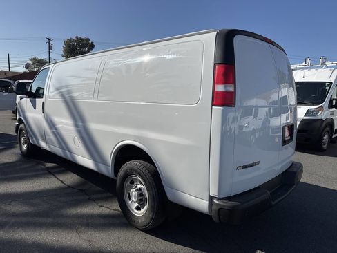 Used 2019 Chevrolet Express 3500 Extended w/ Driver Convenience Package image 4