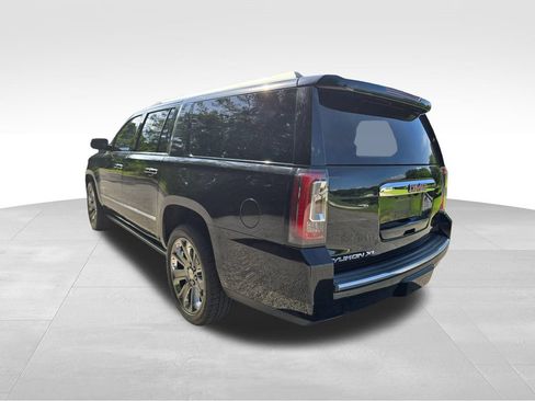 Used 2015 GMC Yukon XL Denali w/ Premium Package RWD image 16