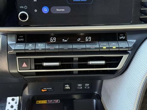 Used 2025 Toyota Camry SE FWD image 17