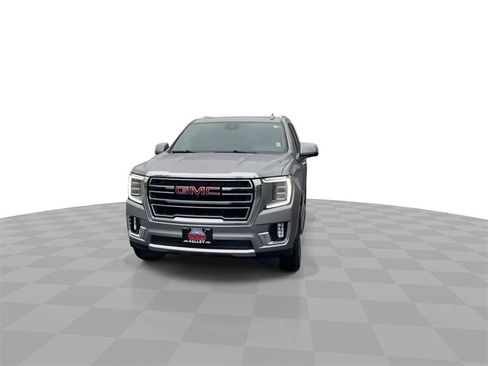 Used 2023 GMC Yukon XL SLT w/ SLT Luxury Package image 3