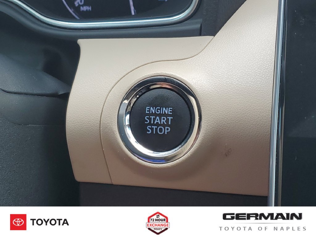 Used 2020 Toyota Avalon Limited FWD image 33