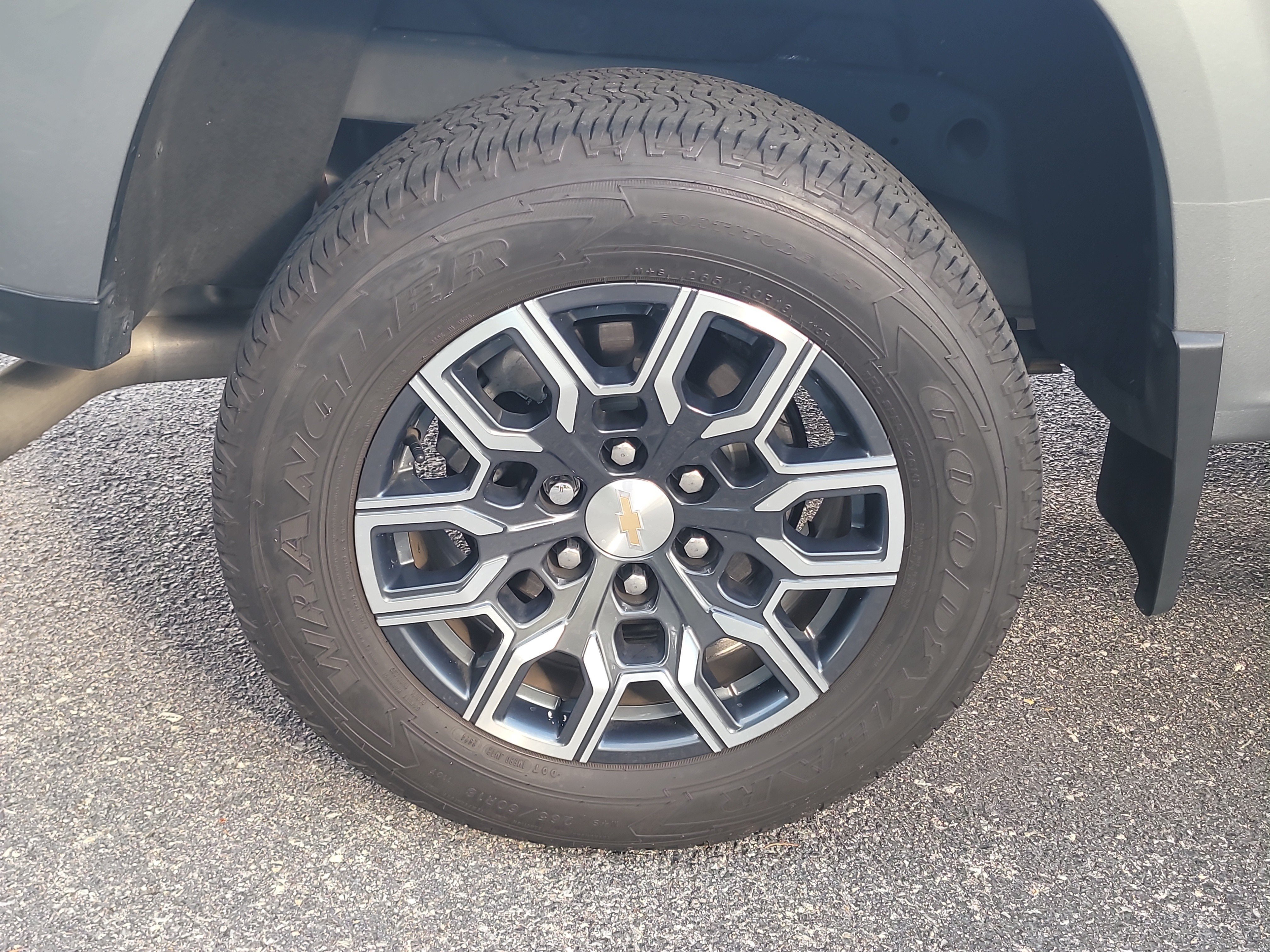 Used 2024 Chevrolet Colorado LT w/ LT Convenience Package RWD image 9