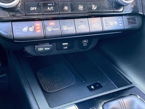 Used 2024 Hyundai Elantra Limited image 34