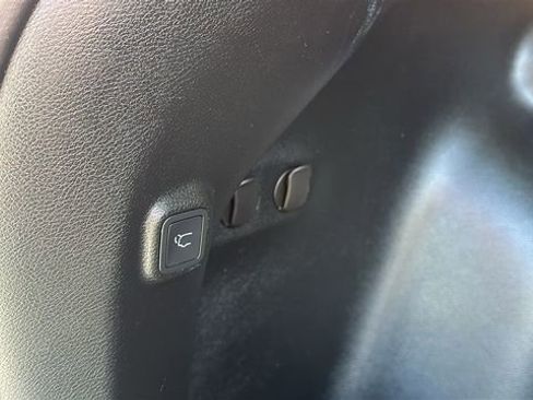 Used 2019 Jeep Cherokee Limited AWD/4WD image 39