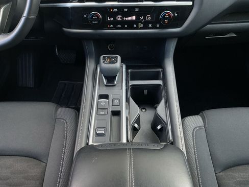 Used 2025 Nissan Pathfinder SV FWD image 13
