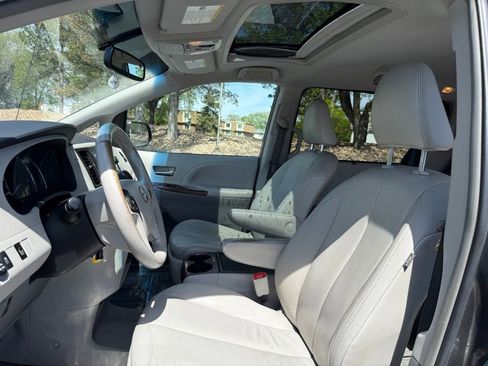 Used 2013 Toyota Sienna XLE AWD/4WD image 13
