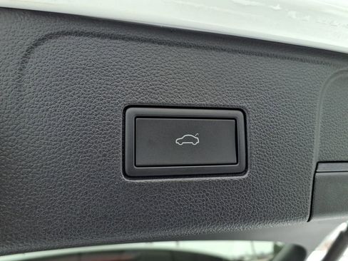 Used 2024 Volkswagen Atlas SEL Premium R-Line image 8