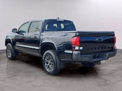 Used 2020 Toyota Tacoma SR5 AWD/4WD image 6