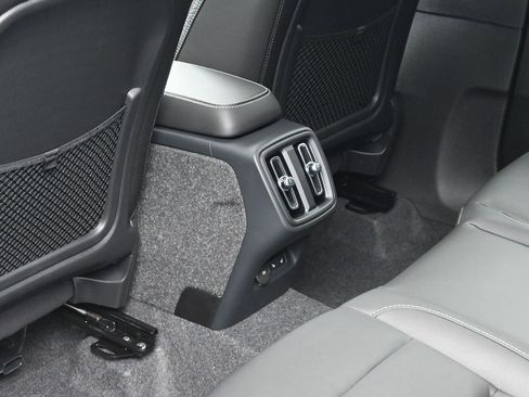 New 2025 Volvo XC40 B5 Core w/ Climate Package image 24