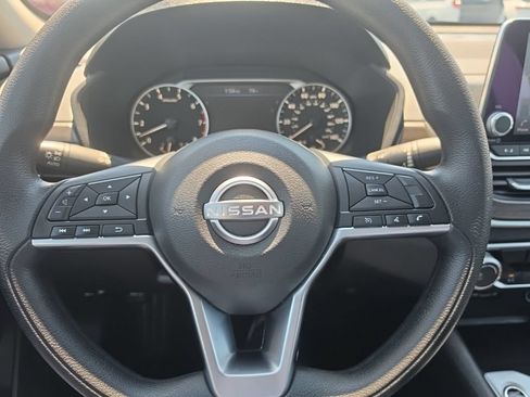 Used 2025 Nissan Altima 2.5 SV FWD image 16