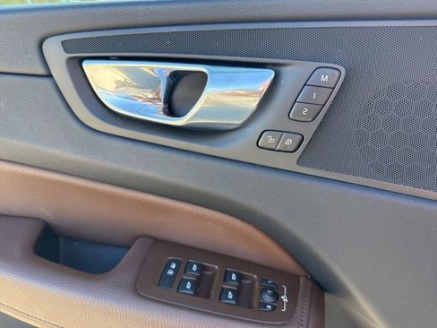 Used 2021 Volvo XC60 T5 Momentum w/ Advanced Package image 14