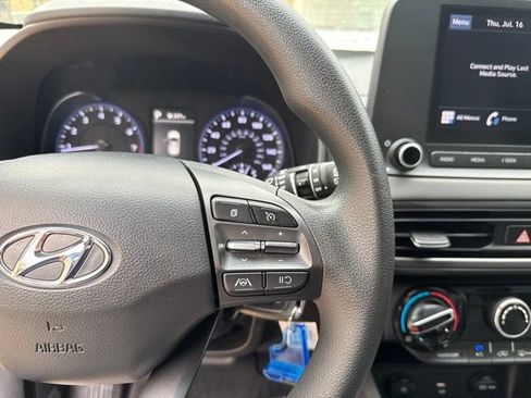 Used 2022 Hyundai Kona SE FWD image 17