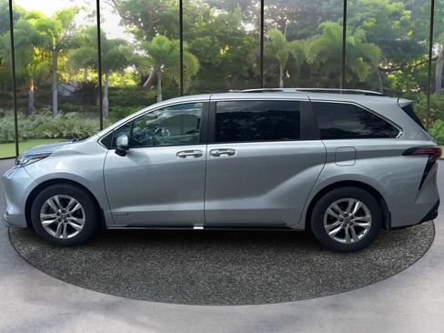 Used 2021 Toyota Sienna Limited AWD/4WD image 8