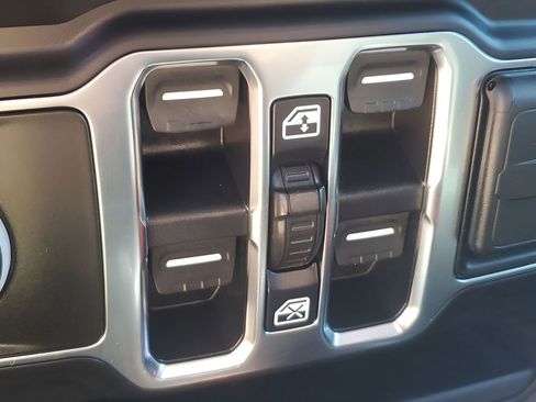 Used 2021 Jeep Gladiator Overland image 33