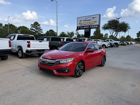 Used 2018 Honda Civic EX-T image 3