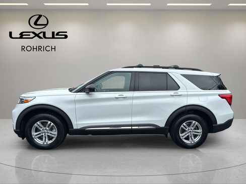 Used 2021 Ford Explorer XLT w/ Class III Trailer Tow Package AWD/4WD image 9