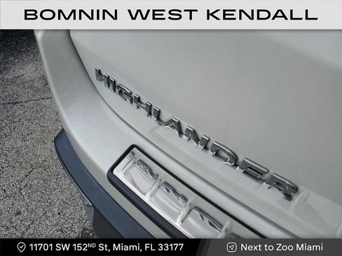 Used 2017 Toyota Highlander Limited image 12