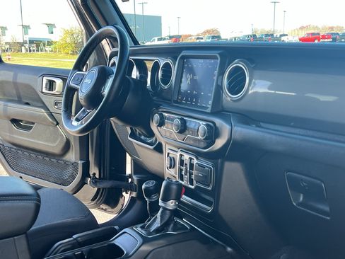 Used 2021 Jeep Wrangler Unlimited Sahara w/ Uconnect 4C Nav & Sound Group image 32