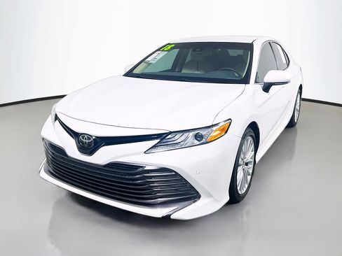 Used 2018 Toyota Camry XLE FWD image 10