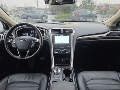 Used 2017 Ford Fusion SE w/ Equipment Group 202A image 12