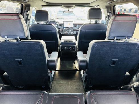 Used 2023 Ford Expedition Limited image 41