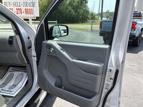 Used 2017 Nissan Frontier SV RWD image 17