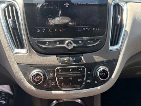 Used 2021 Chevrolet Malibu LT FWD image 2