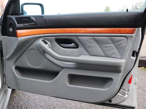 Used 2002 BMW 530i Sedan image 35