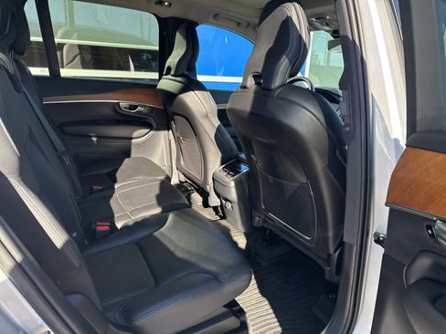 Used 2022 Volvo XC90 T6 Momentum w/ Advanced Package image 12