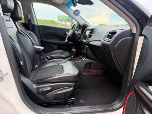 Used 2020 Jeep Compass Trailhawk AWD/4WD image 14