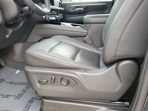 Used 2025 Chevrolet Tahoe LT AWD/4WD image 12