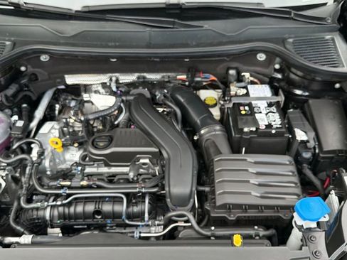 New 2026 Volkswagen Taos SE FWD image 31