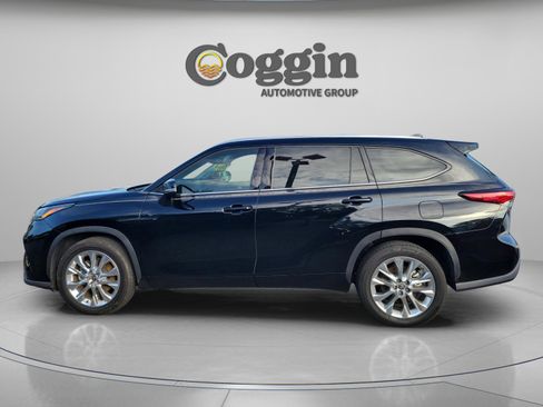 Used 2020 Toyota Highlander Limited FWD image 2