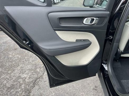 Used 2023 Volvo XC40 B5 Plus image 18