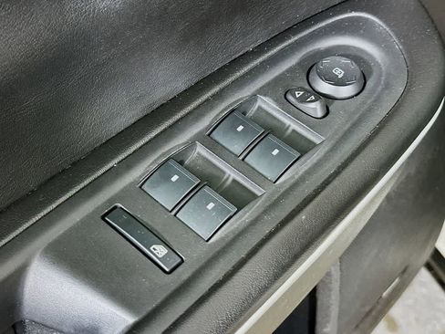 Used 2012 GMC Acadia SLE image 29