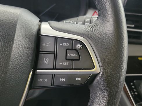 Used 2023 Toyota Sienna XLE w/ XLE Plus Package FWD image 24