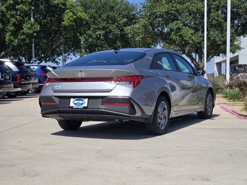 Certified 2025 Hyundai Elantra Hybrid FWD image 4