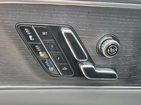 Used 2023 Cadillac Lyriq AWD image 19