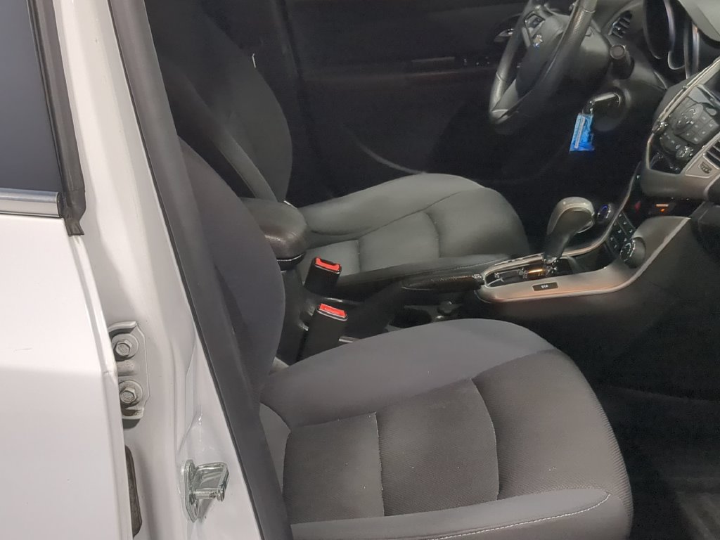 Used 2016 Chevrolet Cruze LT FWD image 26