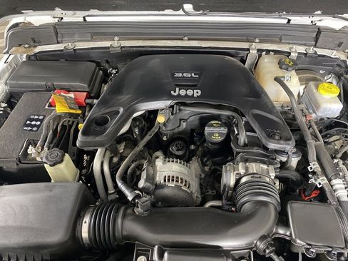 Used 2021 Jeep Wrangler Sport image 23