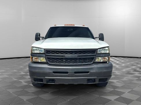 Used 2005 Chevrolet Silverado 2500 LS w/ Heavy-Duty Power Package AWD/4WD image 7