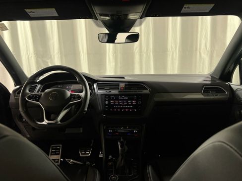 Used 2024 Volkswagen Tiguan SE R-Line image 17