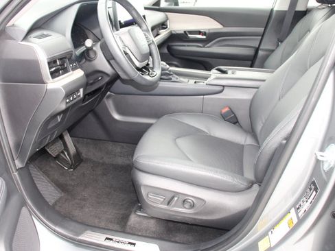 Certified 2025 Toyota Grand Highlander Limited image 11