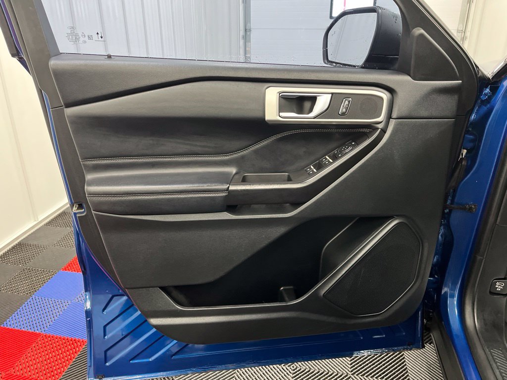 Used 2020 Ford Explorer XLT w/ Equipment Group 202A AWD/4WD image 22
