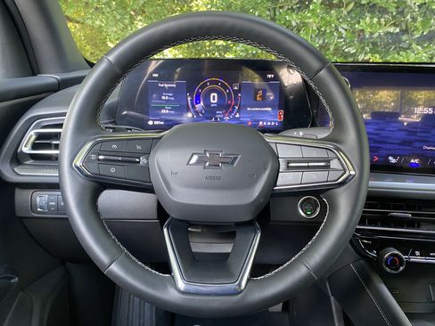 Used 2026 Chevrolet Traverse LT w/ Midnight/Sport Edition FWD image 18