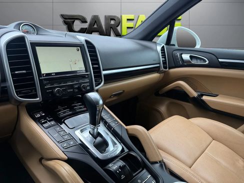 Used 2016 Porsche Cayenne AWD/4WD image 38