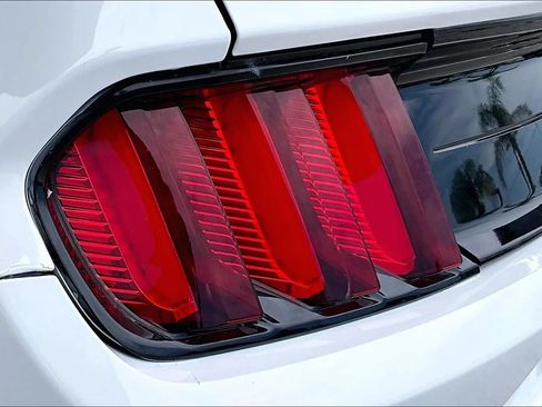 Used 2022 Ford Mustang Coupe RWD image 20