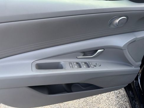 Certified 2025 Hyundai Elantra Hybrid FWD image 32